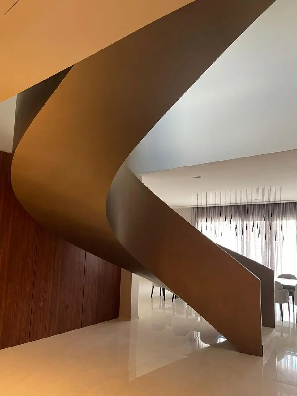Escada Metálica Curva - São Bento - PB - Isfel Metalúrgica